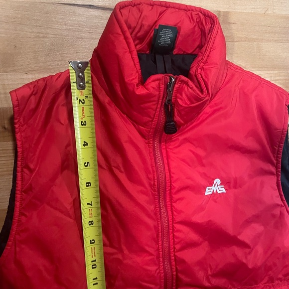 Vintage EMS vest. Packs into its own pocket. Great for spring fall hikes - Picture 9 of 12